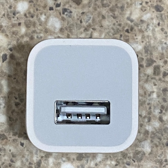 Apple 5W USB Power Adapter - Picture 3 of 3